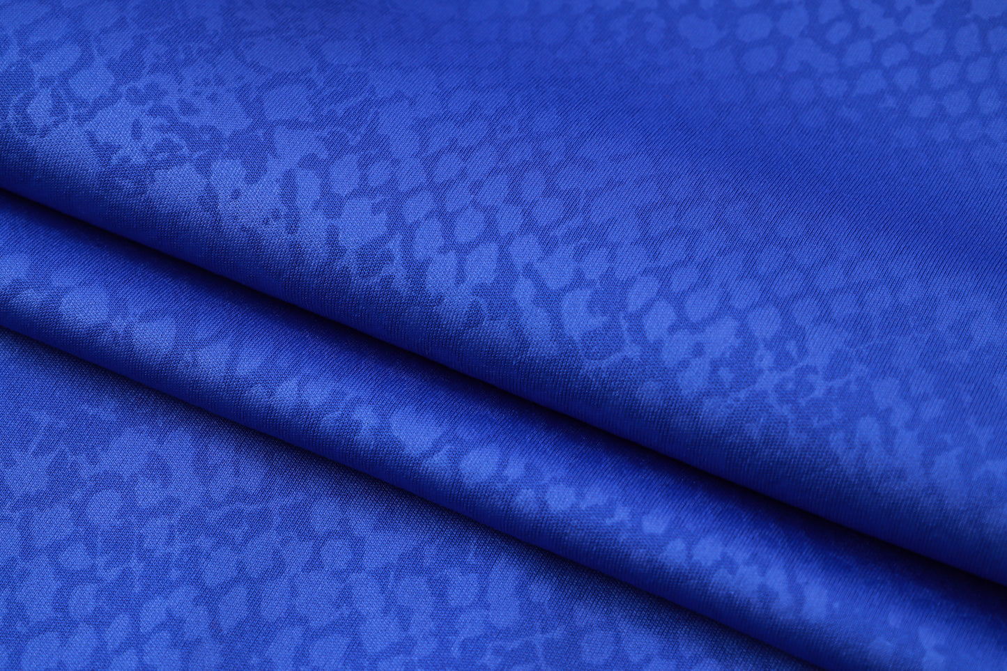 חליפה קצרה ברצלונה סגולה עונת 2025/2026 – דגם הטבעה