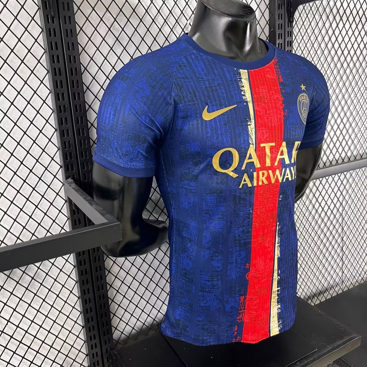 *חולצת פריז סן ז'רמן המיוחדת - מהדורה אדומה וכחולה