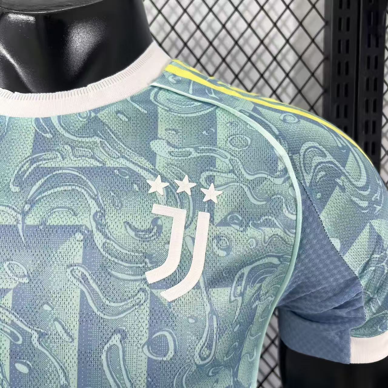 חולצת יובנטוס 25/26 – דגם חוץ