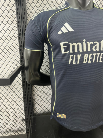 חולצת חוץ של ריאל מדריד לעונת 2025/26