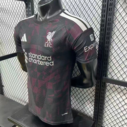 Liverpool FC חולצת ליברפול שלישית 2026/27 בשחור ובורדו