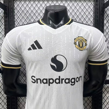 Manchester United חולצת מנצ׳סטר יונייטד בעיצוב מיוחד 2026 בלבן וזהב