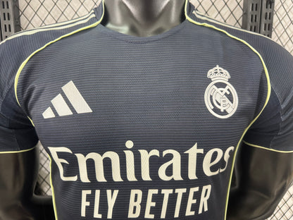 חולצת חוץ של ריאל מדריד לעונת 2025/26