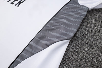 סט חליפה ריאל מדריד 25/26 – לבן/שחור 🤍⚫