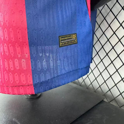 חולצת הבית הרשמית של ברצלונה, עונת 26/27