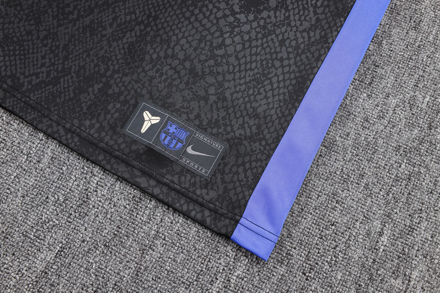 חליפת אימון ברצלונה 2025/26 – שחור מהדורה חדשה