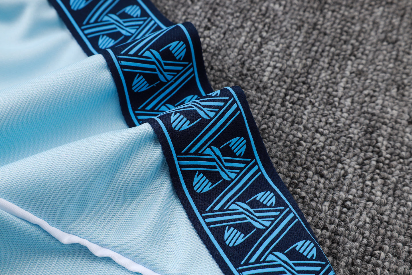 חליפת אימון מנצ׳סטר סיטי 2025/26 – תכלת עם רוכסן מלא