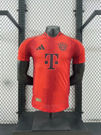 חולצת בית של באיירן מינכן לעונת 24/25