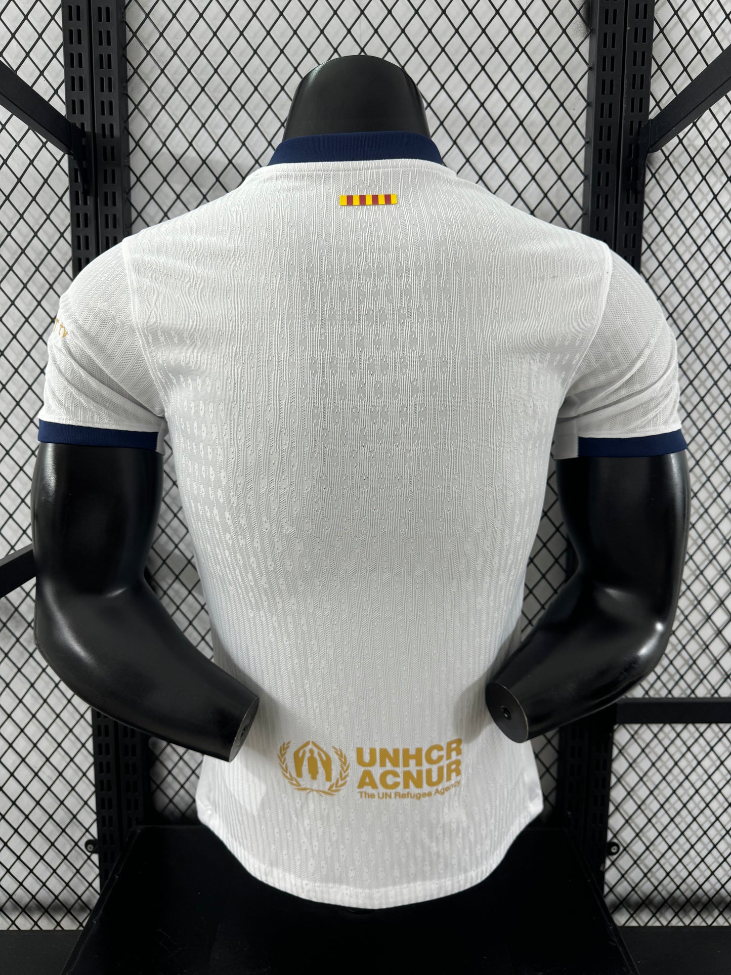 🤍💛⚽ Special Edition – חולצת ברצלונה פרימיום לבנה וזהב