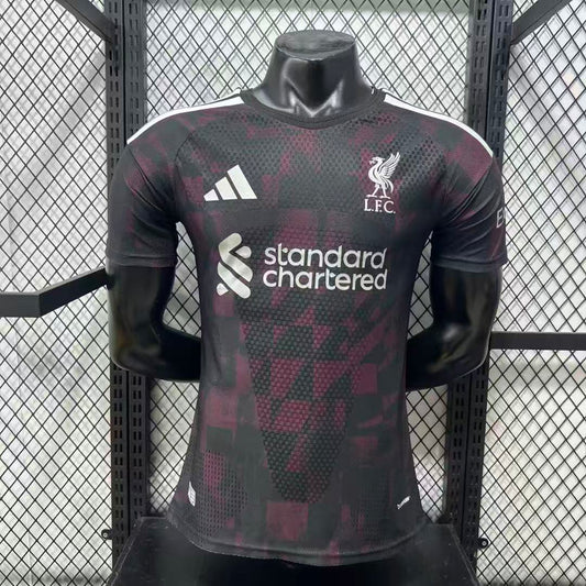 Liverpool FC חולצת ליברפול שלישית 2026/27 בשחור ובורדו