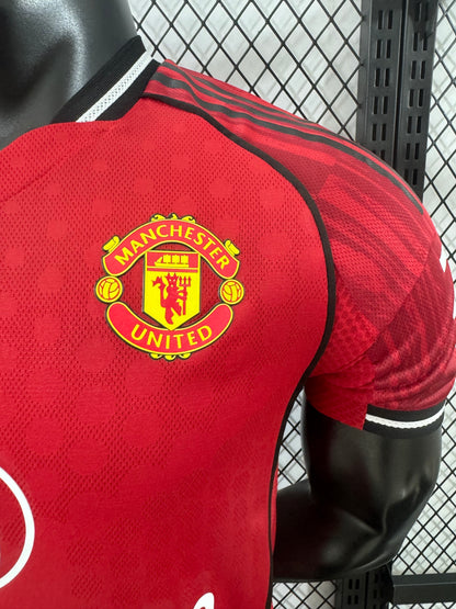 חולצת הבית של מנצ'סטר יונייטד לעונת 2025/26