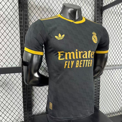 חולצת ריאל מדריד המיוחדת - מהדורה שחורה וזהובה