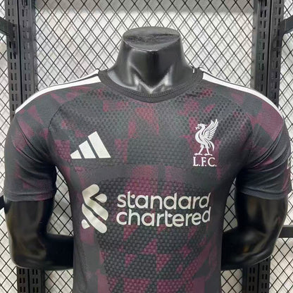 Liverpool FC חולצת ליברפול שלישית 2026/27 בשחור ובורדו