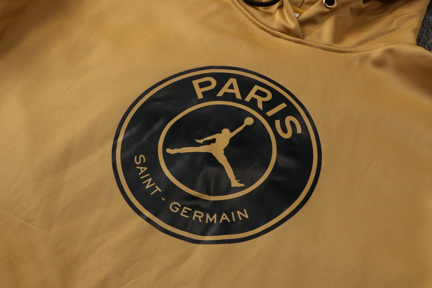 Jordan x Paris Saint-Germain – צבע זהב יוקרתי חליפת אימון