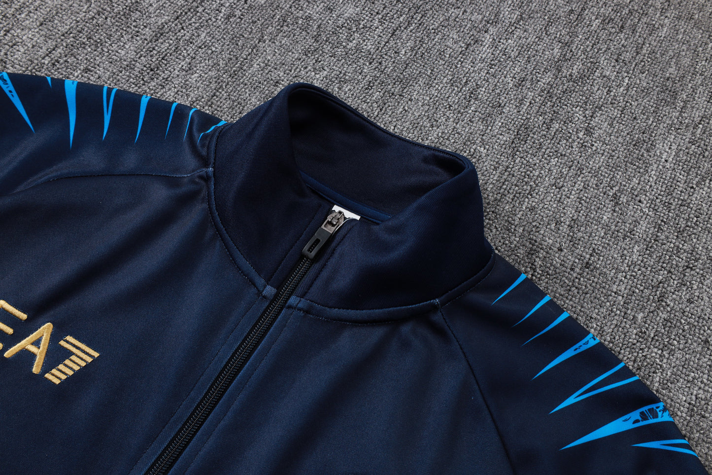 (EA7) חליפת אימון נאפולי 25/26 – כחול כהה