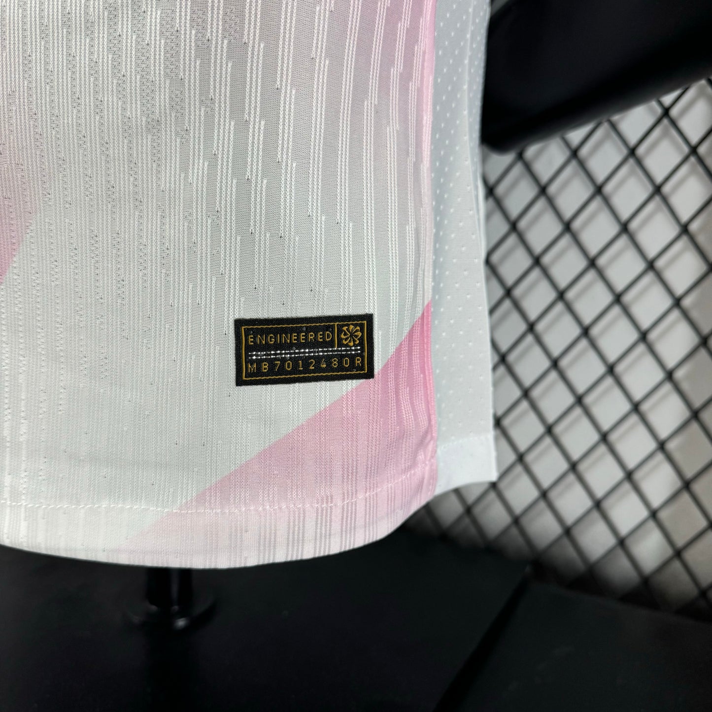 חולצת ברצלונה – מהדורה מיוחדת ורודה ⚽💗25/26