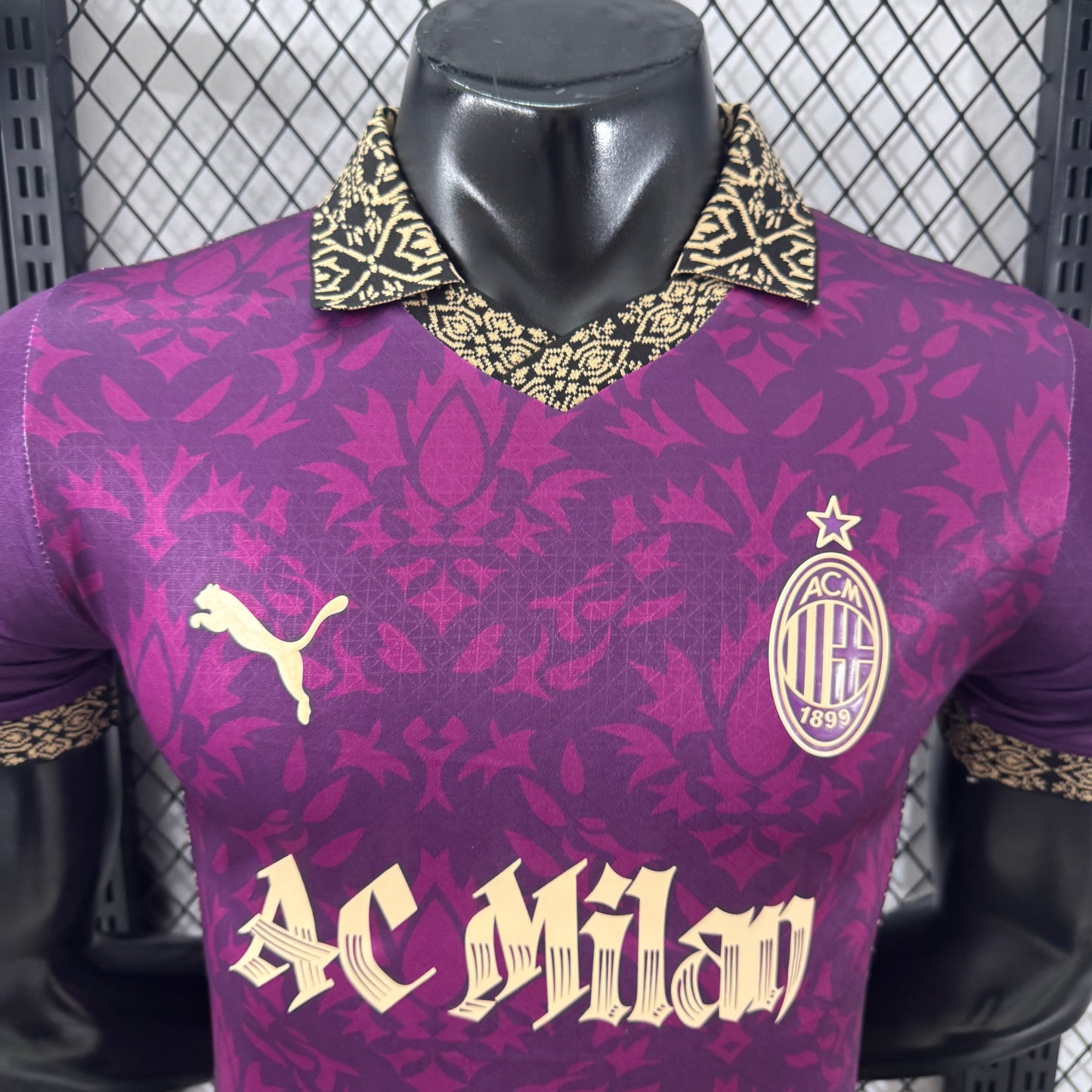 חולצת  מיוחדת של מילאן – מהדורה מוגבלת