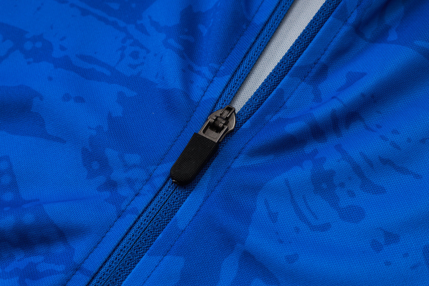 חליפת אימון ברצלונה 2024/25 – כחול ספריי עם רוכסן מלא