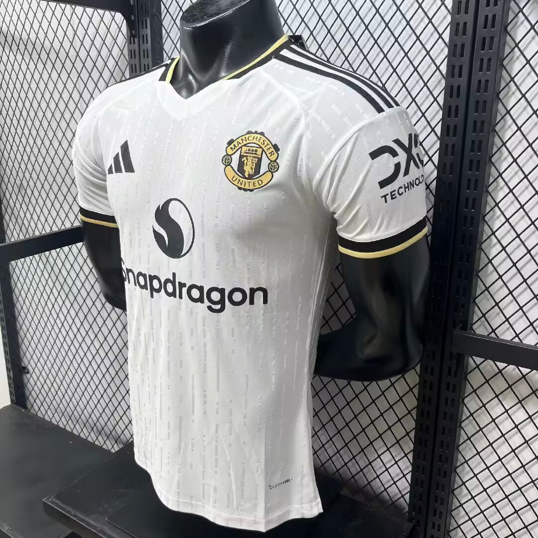 Manchester United חולצת מנצ׳סטר יונייטד בעיצוב מיוחד 2026 בלבן וזהב