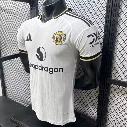 Manchester United חולצת מנצ׳סטר יונייטד בעיצוב מיוחד 2026 בלבן וזהב