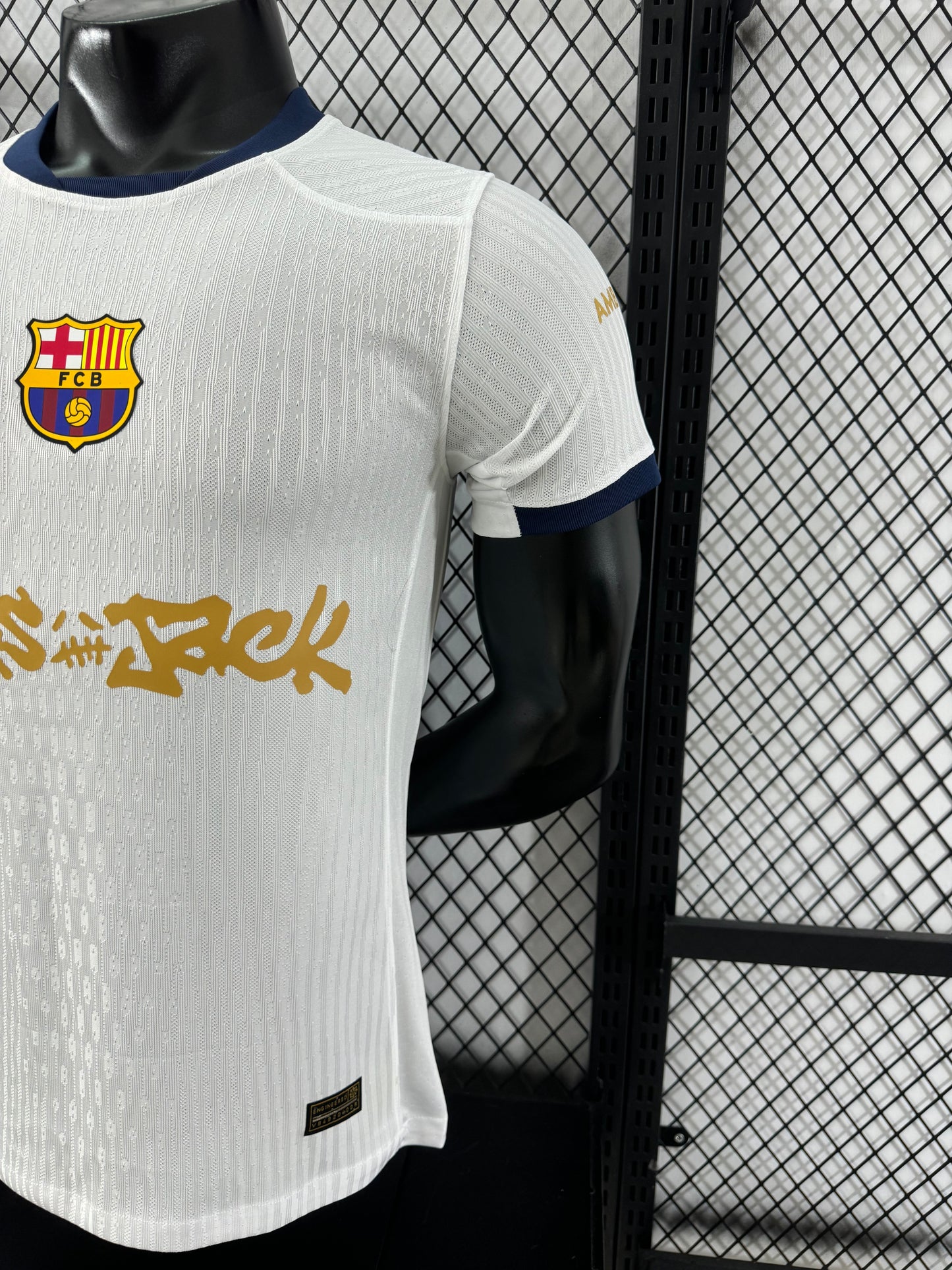 🤍💛⚽ Special Edition – חולצת ברצלונה פרימיום לבנה וזהב