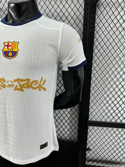 🤍💛⚽ Special Edition – חולצת ברצלונה פרימיום לבנה וזהב
