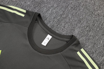 ⚽🤍 סט אימונים ריאל מדריד 25/26 👑🔥 👕 חולצה קצרה & 👖 מכנסיים קצרים