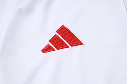 Liverpool 2025/26 – חליפת אימון ליברפול לבן־שחור